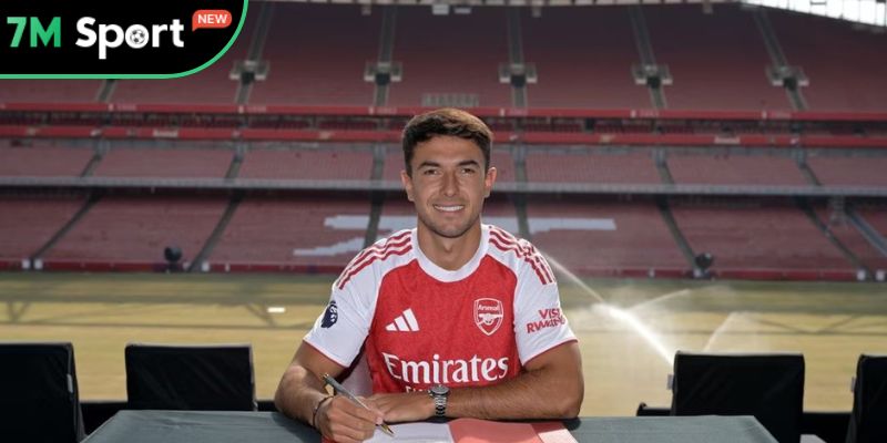 Arsenal chiêu mộ chàng tiền vệ sinh năm 1996